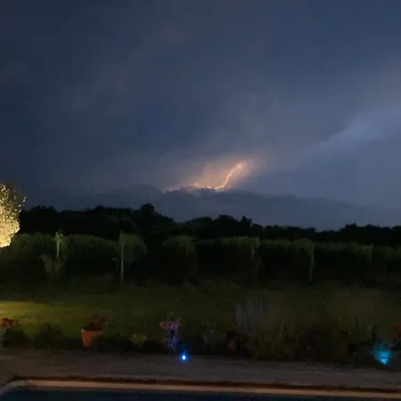 Les Vignes בית נופש Cravenceres