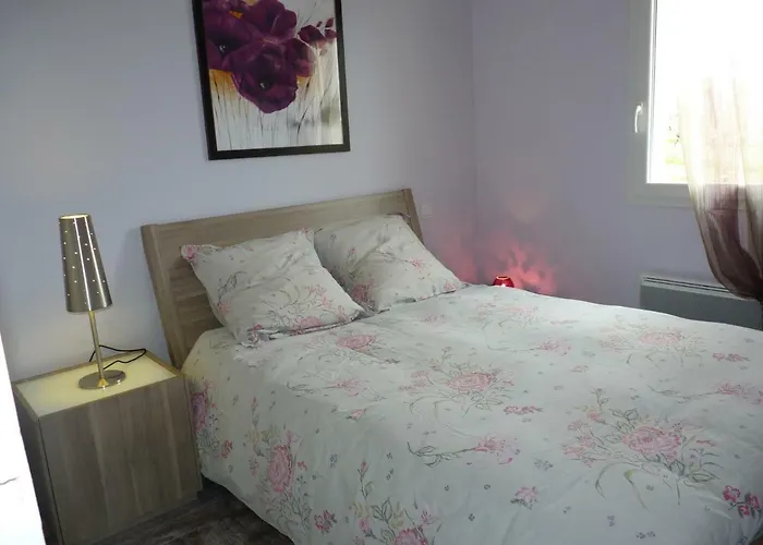 Les Vignes בית נופש Cravenceres